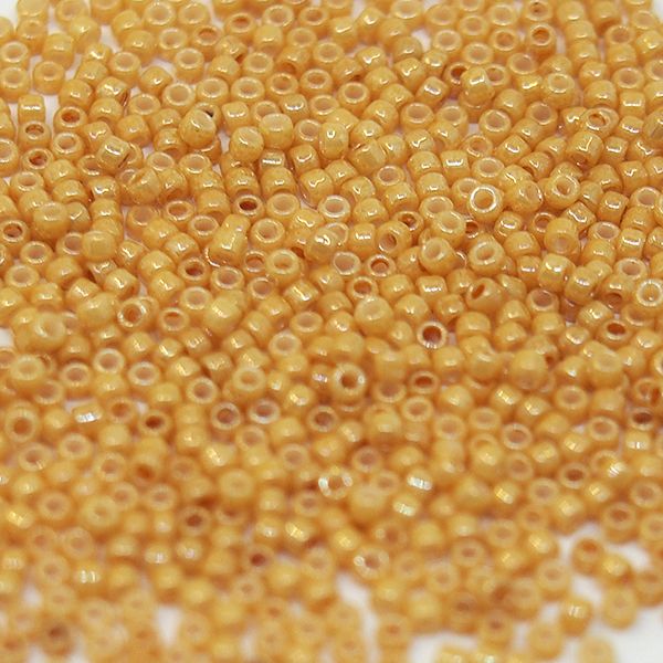 Бисер круглый 11/0 #0123D Непрозрачный глянцевый, темно-бежевый