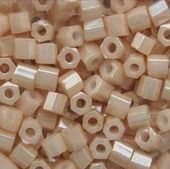 Шестиугольный 11/0 #0123 Непрозрачный глянцевый, кремовый