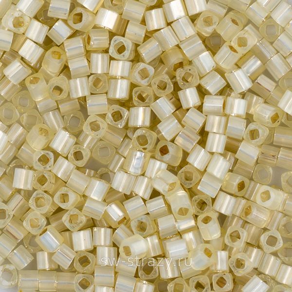 Бисер Cube 1,5 mm #2125 Внутреннее серебрение молочный светлый нарцисс
