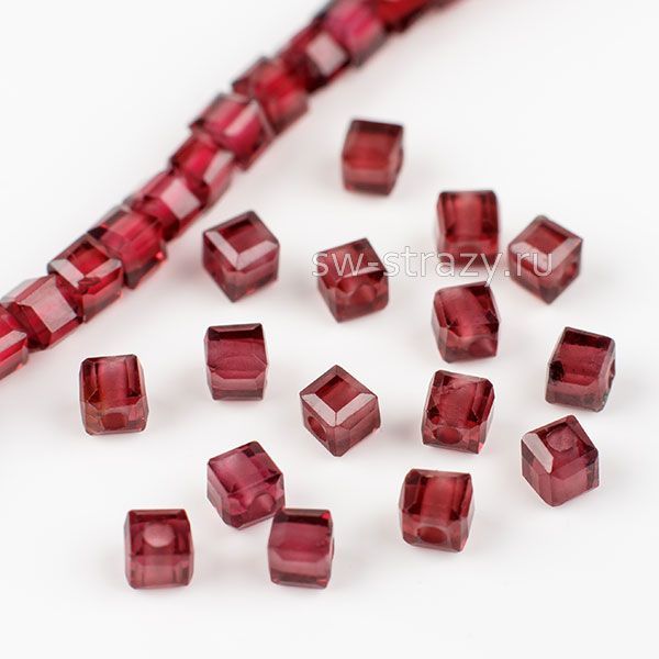 Бусина-куб из граната 2,5 мм*